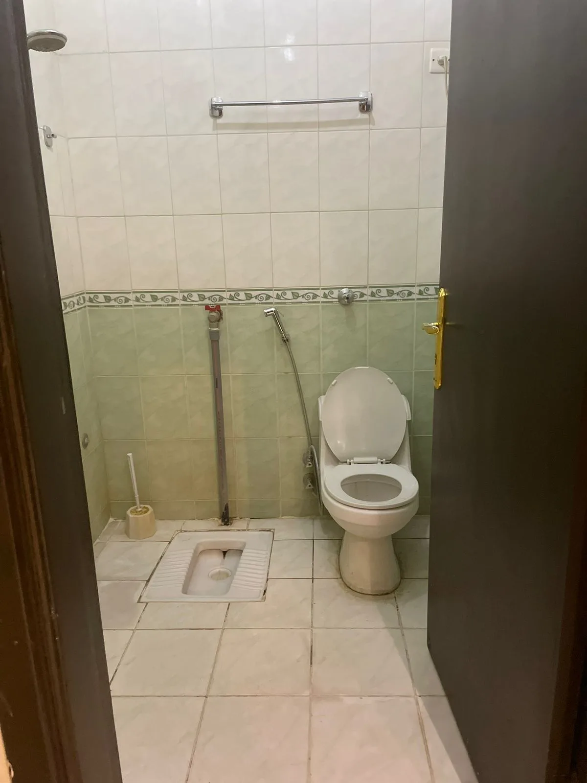 Three rooms, a hall, two bathrooms and a kitchen — 2