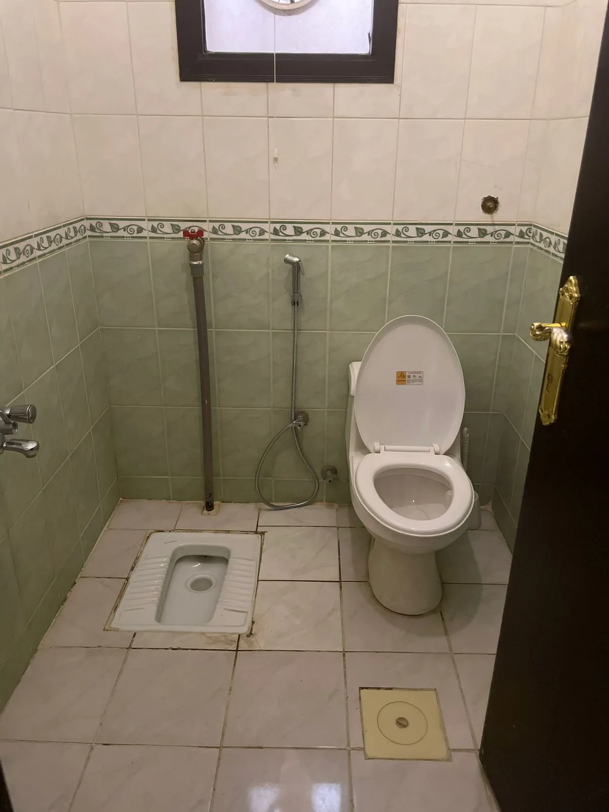Three rooms, a hall, two bathrooms and a kitchen — 3