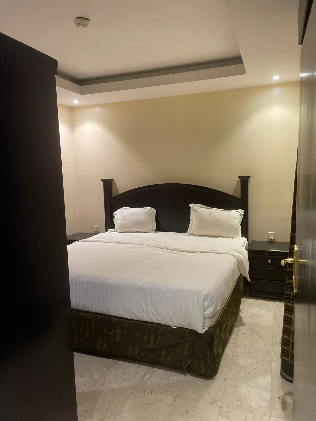 Room and bathroom — 6